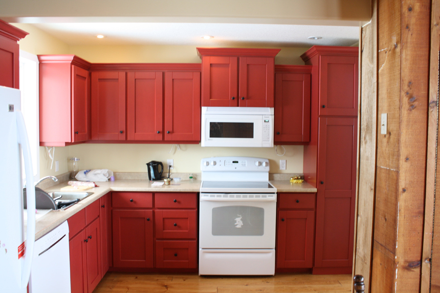 Pine kitchen in red